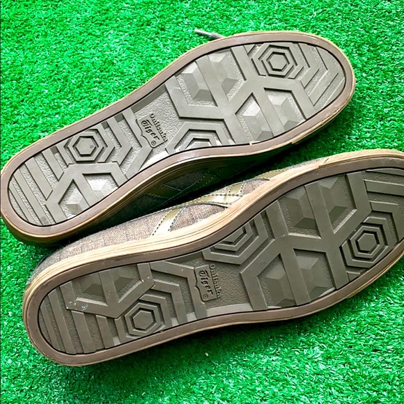 Like New: Army Green Onitsuka Tigers. - Picture 2 of 4